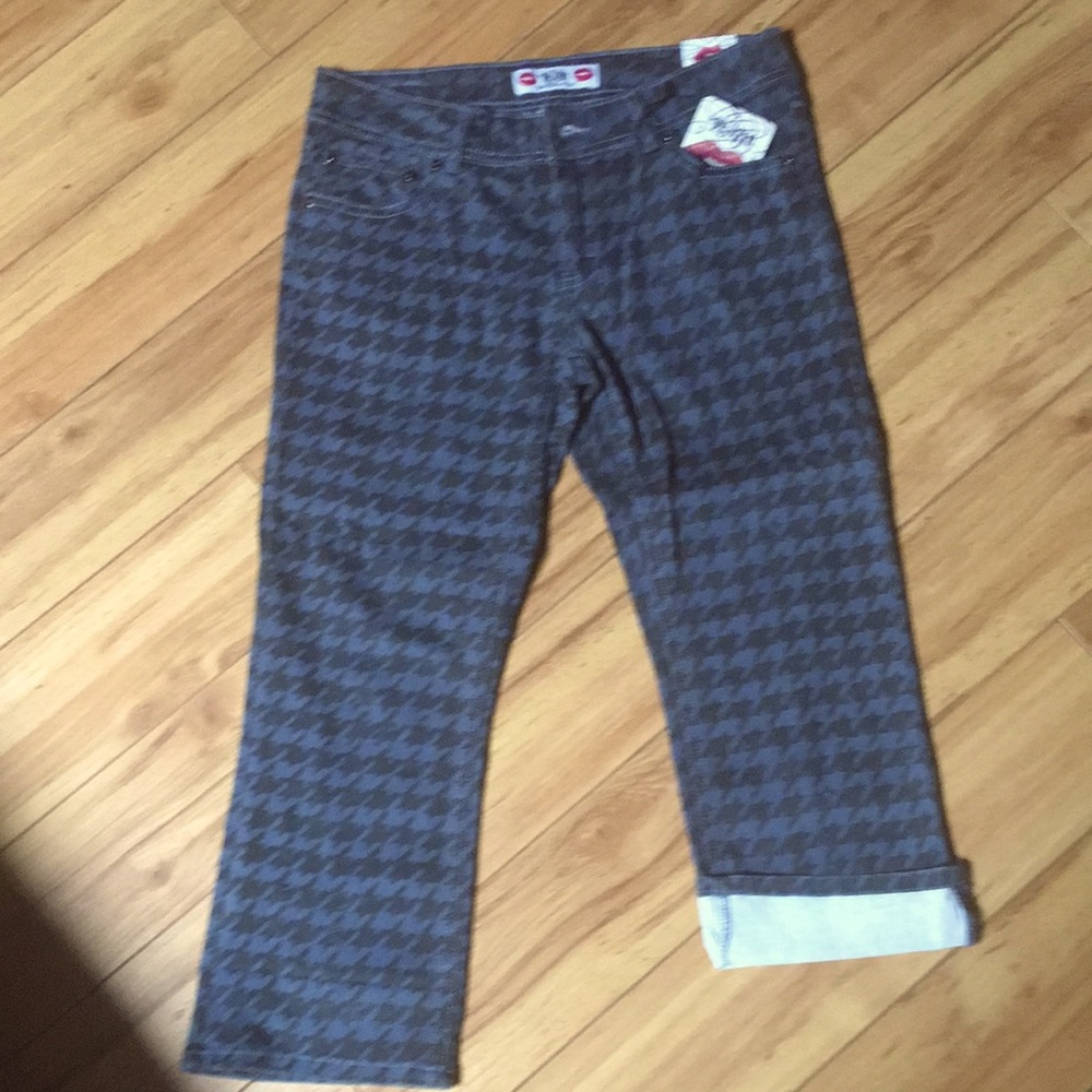 What about me brand new crop pants size 5/6
